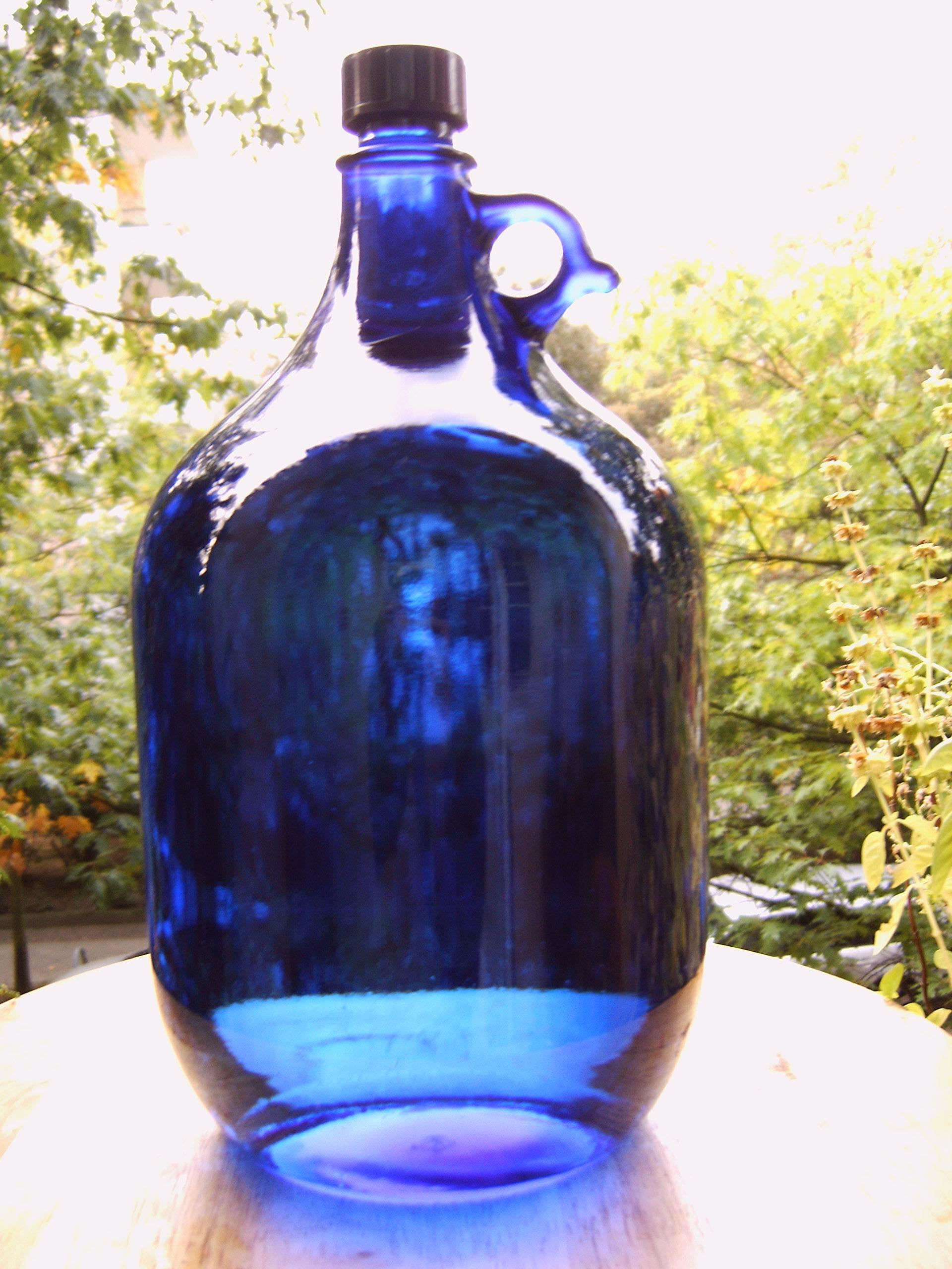 Conservar el agua en casa en botellas a base de vidrio de Murano
