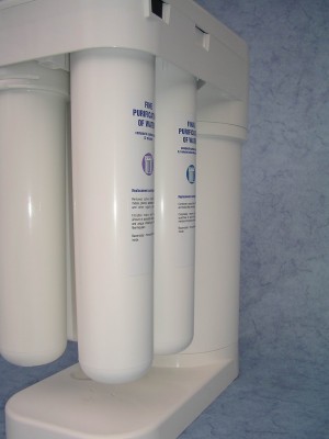 Algunos filtros de agua prometen más de lo que pueden cumplir